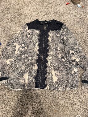 Miss me Women’s Black & White Paisley Lace-Trim Blouse